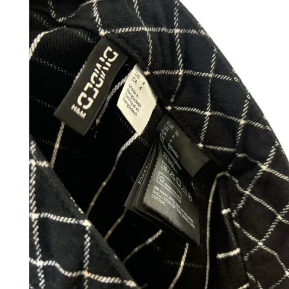 Black Grid Check Mini Skirt | Size 4 | Button Detail | 100% Cotton | H&M - Picture 3 of 3
